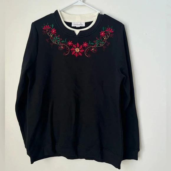 Breckenridge Women’s Crewneck Holiday Sweatshirt - Picture 1 of 4